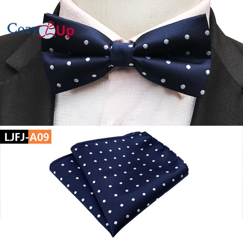 Costum Din Două Piese Papion Paisley Și Batista De Buzunar