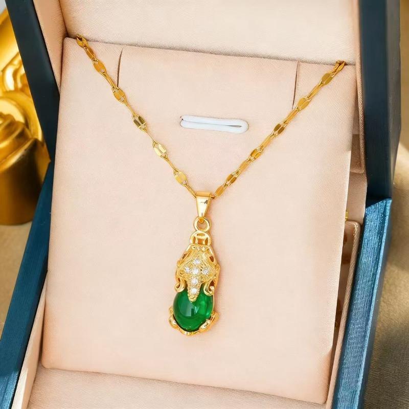 Red Agate Pixiu Titanium Steel Necklace for Women Light Luxury Wealth Attracting Pendant Chain Versatile Accessory