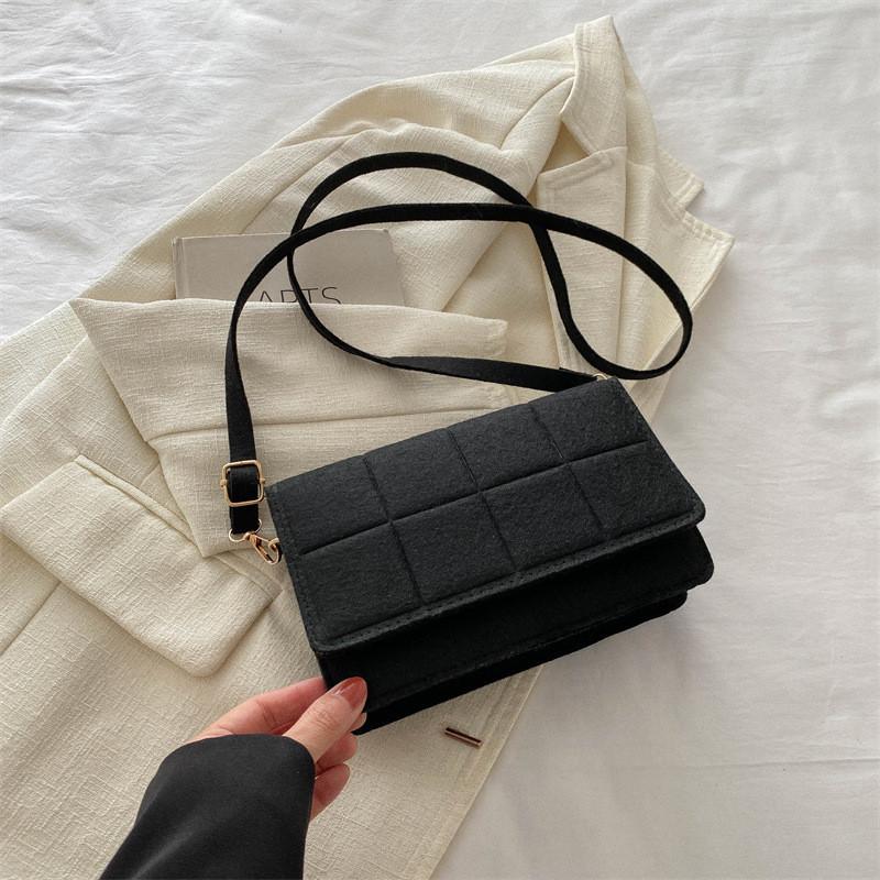 Большая вместительная повседневная сумка через плечо 2024 Весна Уличная мода Простая модная однолямочная сумка подмышечная чёрный