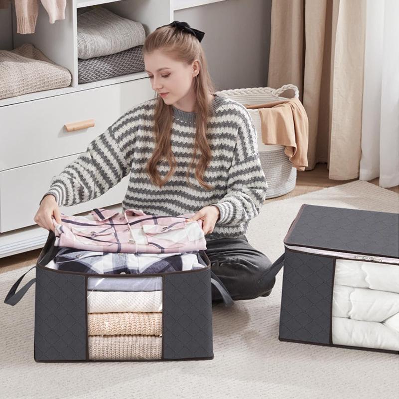 Quilt Storage Bag: Non-Woven Organizer for Clothes, Moving, and Luggage.