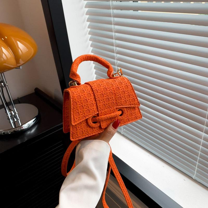 

Сумка женская сумка лето новая портативная маленькая квадратная сумка популярная повседневная на плечо мессенджер оранжевый