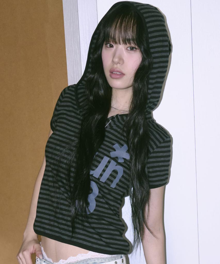 Eontaiteulseoul Symbol Stripe Henry Hoodie Crop Short Sleeve Black