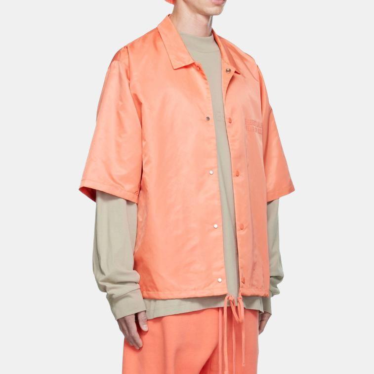 Fear of God Essentials Camisa de Manga Corta de Nailon FW22 Tops Unisex Coral FOG-FW22-34