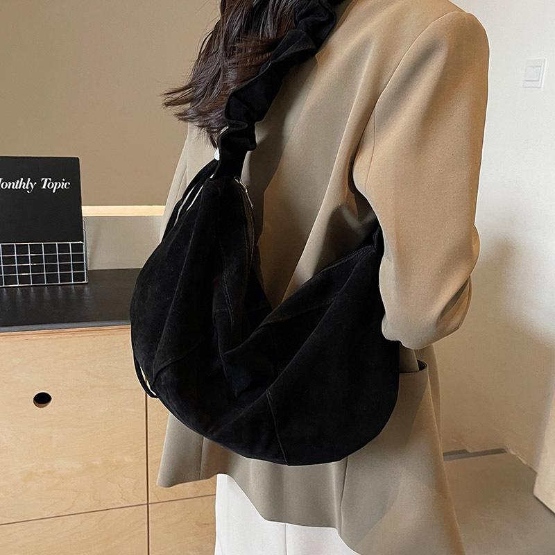 Crossbody Bag Women 2025 New Pleated Cloud Bag Retro Velvet Dumpling Bag Casual Large Capacity Shoulder Bag Tide