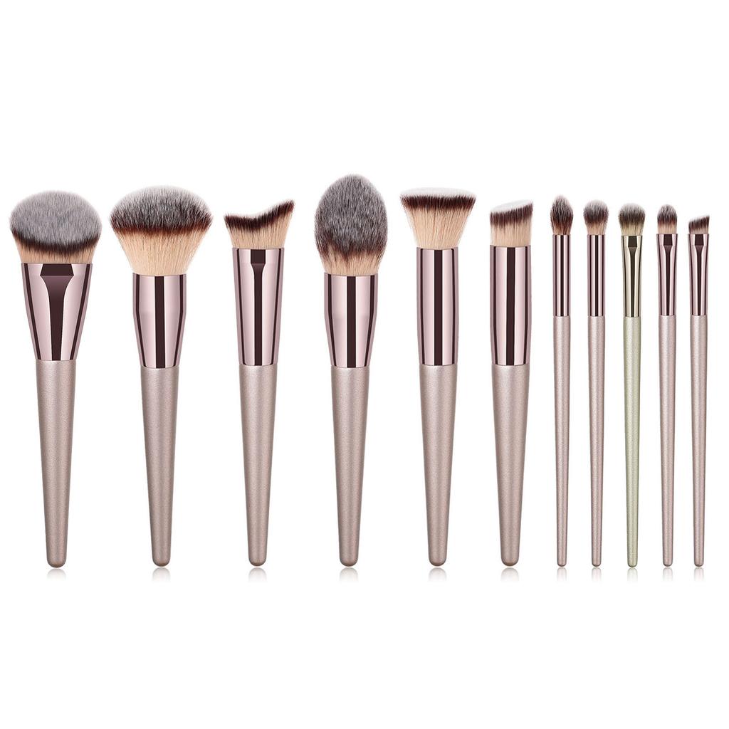 Champagne Gold Angled Makeup Brush For Flawless Concealer Application Soft Synthetic Bristles Powder Buffing Brush