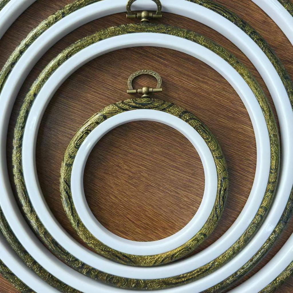 Plastikowa tamborek w stylu vintage: Drewniana rama do haftu krzyżykowego 22cm do zawieszenia na ścianie