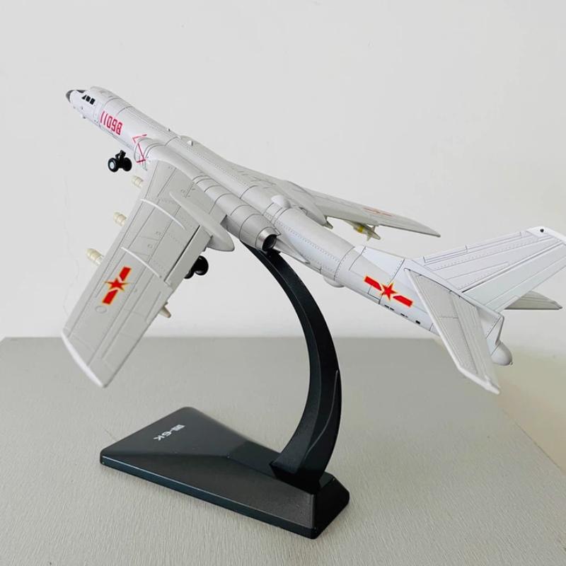 

God Of War H-6k Medium - And Long Range Bomber Alloy Model Simulation Military Aircraft Fighter Aircraft Collection Ornament
