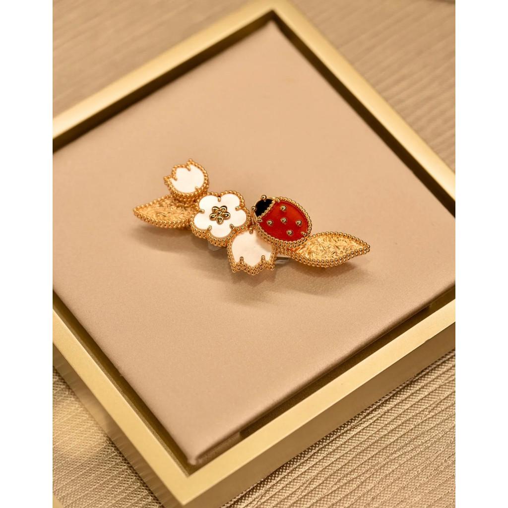 Ladybug Plum Blossom Brooch V Metal Material The Hollowed Out Design Is Overall Light and Three-dimensional  Daily Dressing