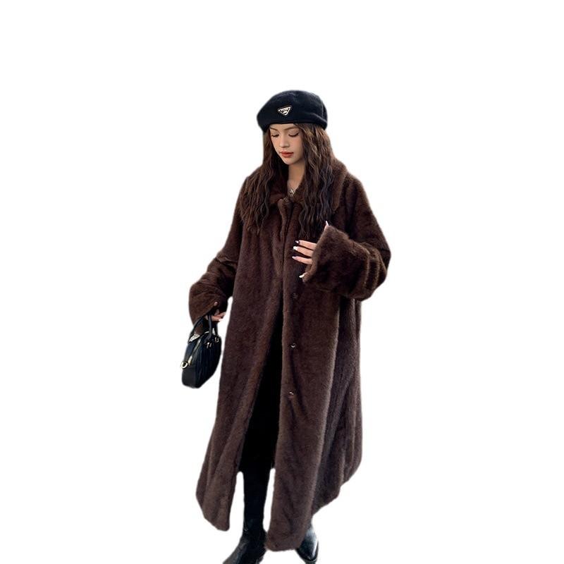 Brązowy, długi, sięgający za kolano płaszcz z futra norek, z klapami, zagęszczony, wysoki, ekologiczny płaszcz z futra
