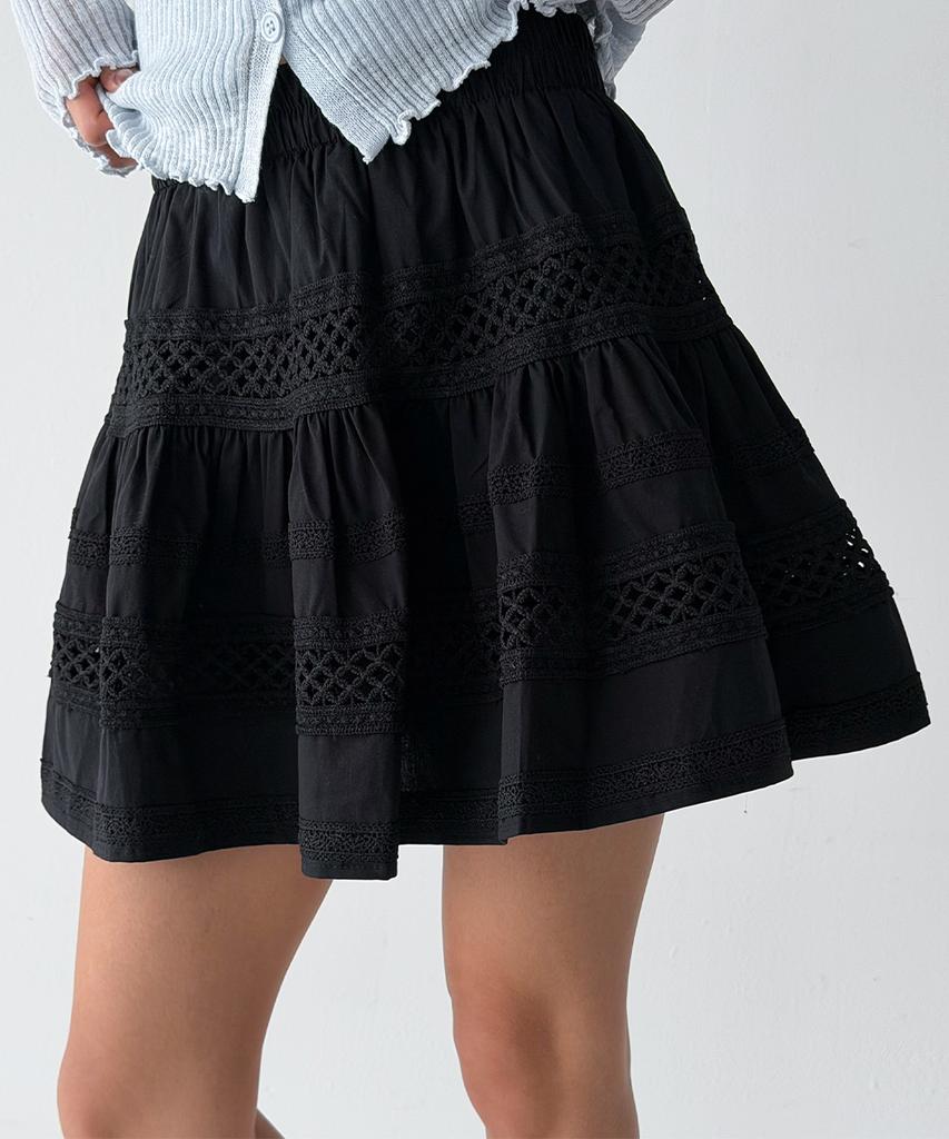 The Green Lab Punched Lace Tiered Mini Skirt [Black]