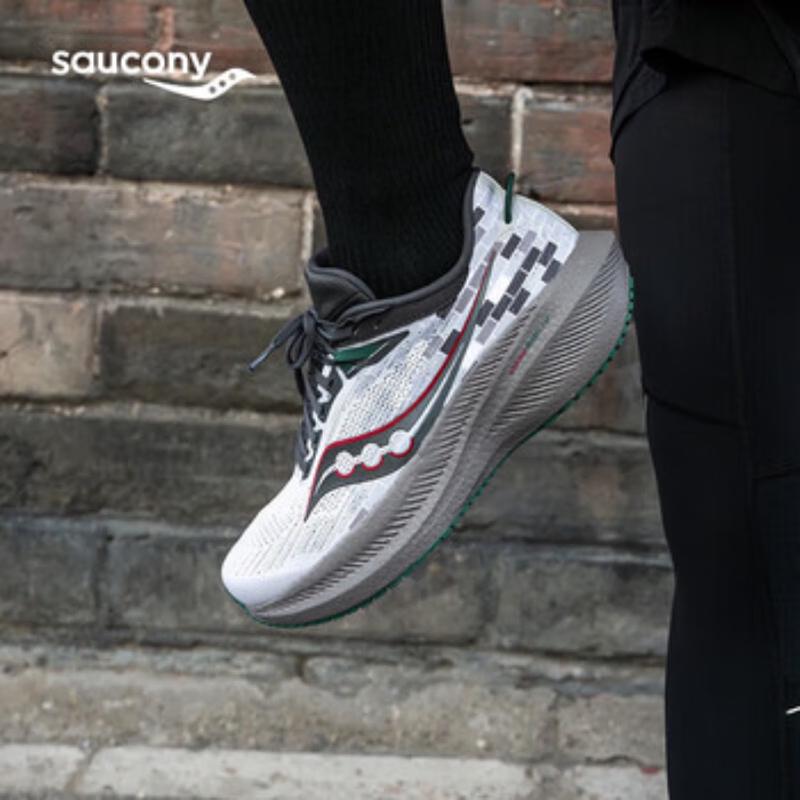 SAUCONY Triumph 21 Cushioned Running Shoes