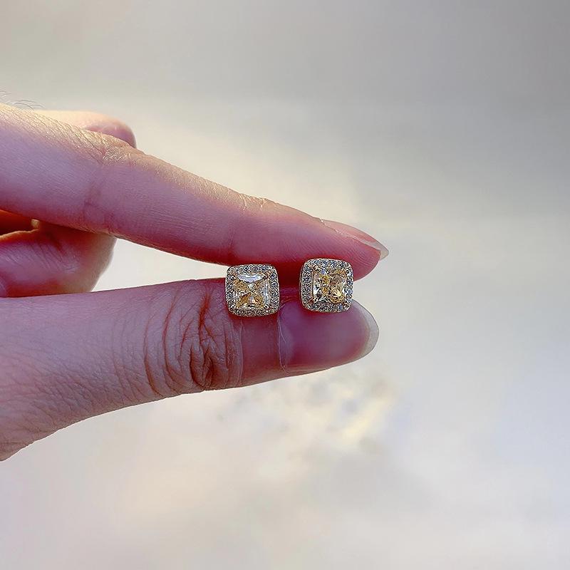 Zhuo Zhifan 2023 S925 Silver Yellow Diamond Square Stud Earrings for Women - Radiant, Versatile, and Perfect for Daily Wear.