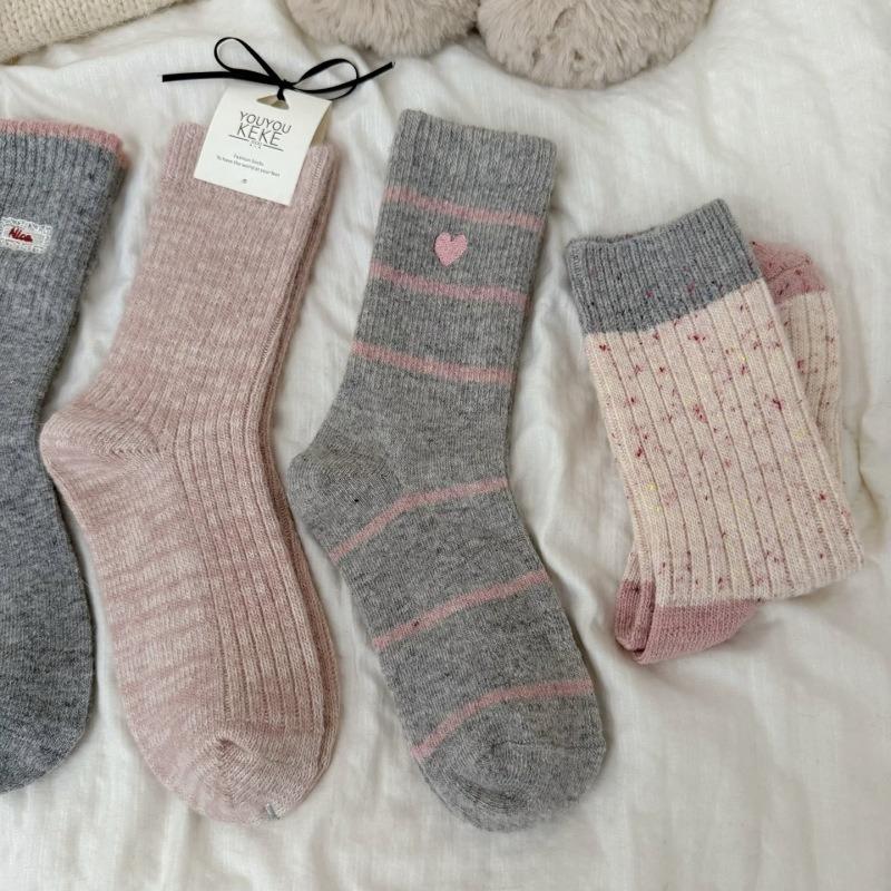 Graue und Rosa Wollsocken für Damen Herbst und Winter, Verdickte Kaschmir-Mittelschaftsocken, Warme und Süße Plüschsocken für den Winter