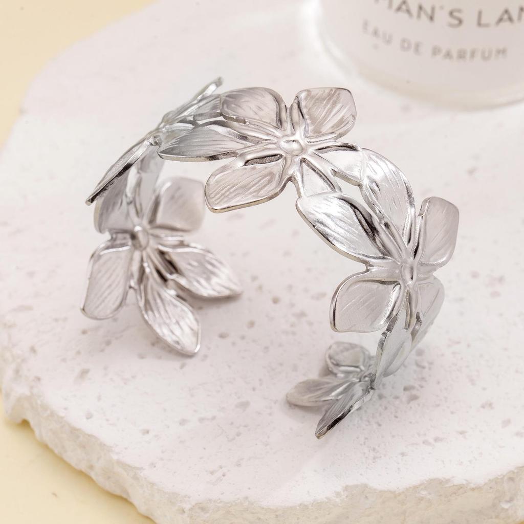 TOHM Retro Floral Open Stainless Steel Bracelet - Women's Exaggerated Fashion, Light Luxury Statement Jewelry