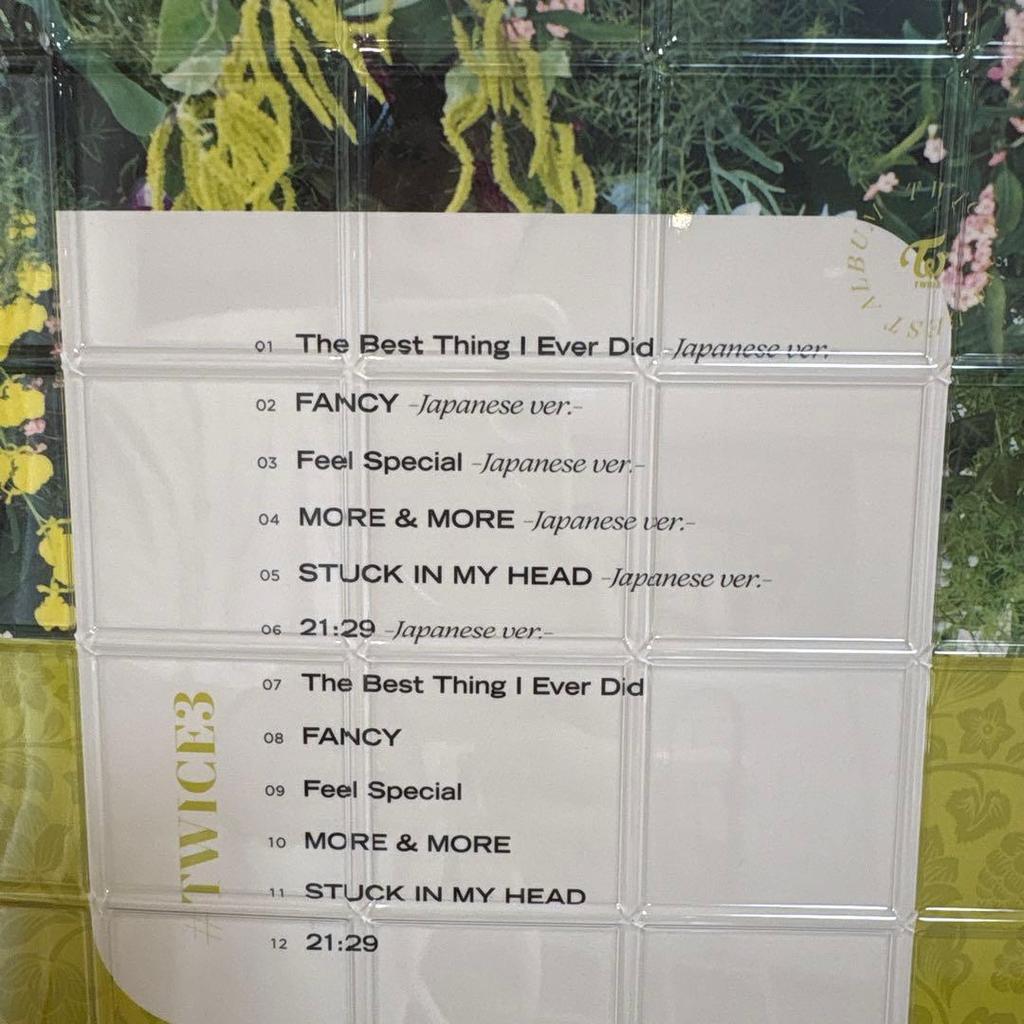 [USED] #TWICE3 Badges, CDs, Photobooks, Trading Cards