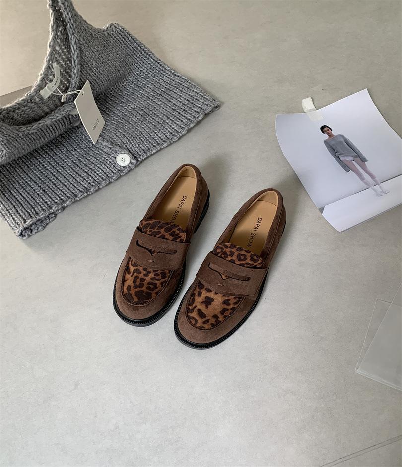 

Ретро замшевые лоферы на толстой подошве с леопардовым принтом, женская обувь 2025 весна и осень, туфли-однопедальки в британском стиле, маленькие кожаные туфли 39 цветной печати леопарда