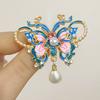 Retro enamel-colored pearl butterfly brooch - High-end, niche-style corsage fastener with anti-glare function, elegant pin.