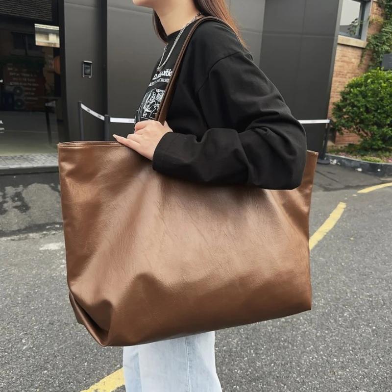 PU Black Zipper Large Capacity Handbag Lightweight Soft Leather Shoulder Bag Unisex Simple Fashionable Versatile Tote Bags
