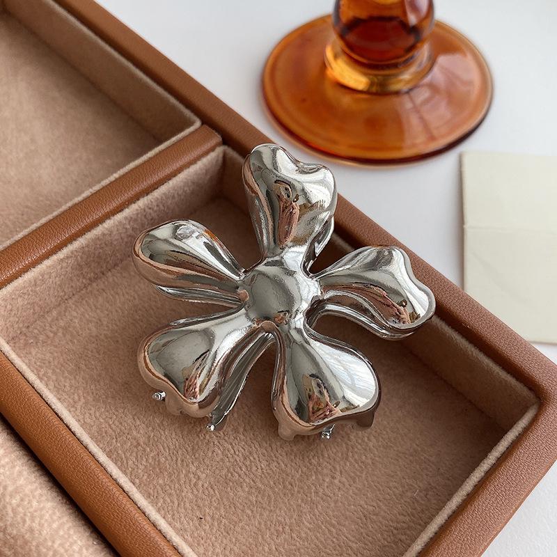 Retro Metal Flower Claw Hair Clip - Luxe European & American Style Accessory