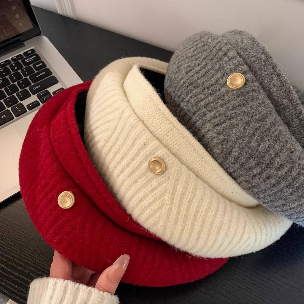 Literary and retro black wool beret women's autumn and winter versatile face small painter hat warm pumpkin hat