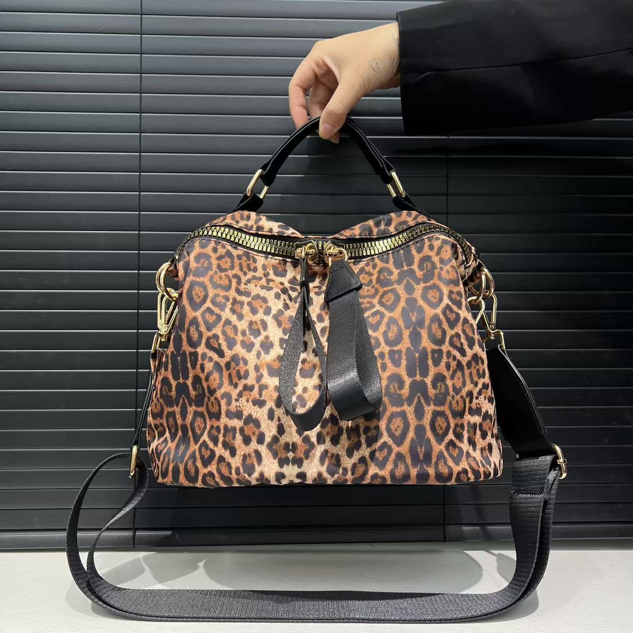 

Ladies Fashionable Leopard Print Double Zipper Handbag with Large Capacity, Lightweight and Personalized Shoulder Bag цветной печати леопарда