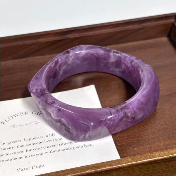Retro Macaron Color Bangle: Stylish Women's Fashion Bracelet with Unique Niche Design