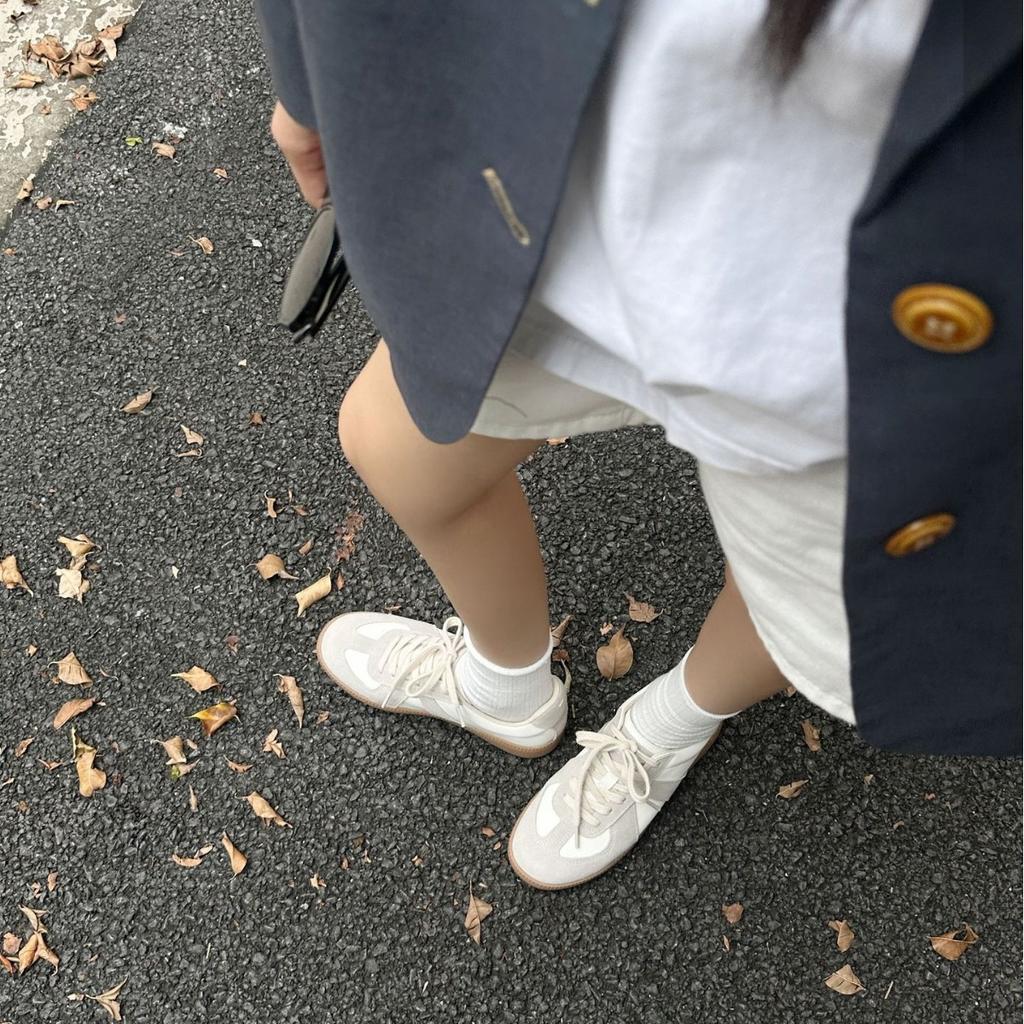 Rindslederversion von koreanischen farblich passenden Leder-Trainingsschuhen, neue Retro-Freizeit-Sportschuhe mit runder Zehenpartie und Schnürung, flache weiße Schuhe