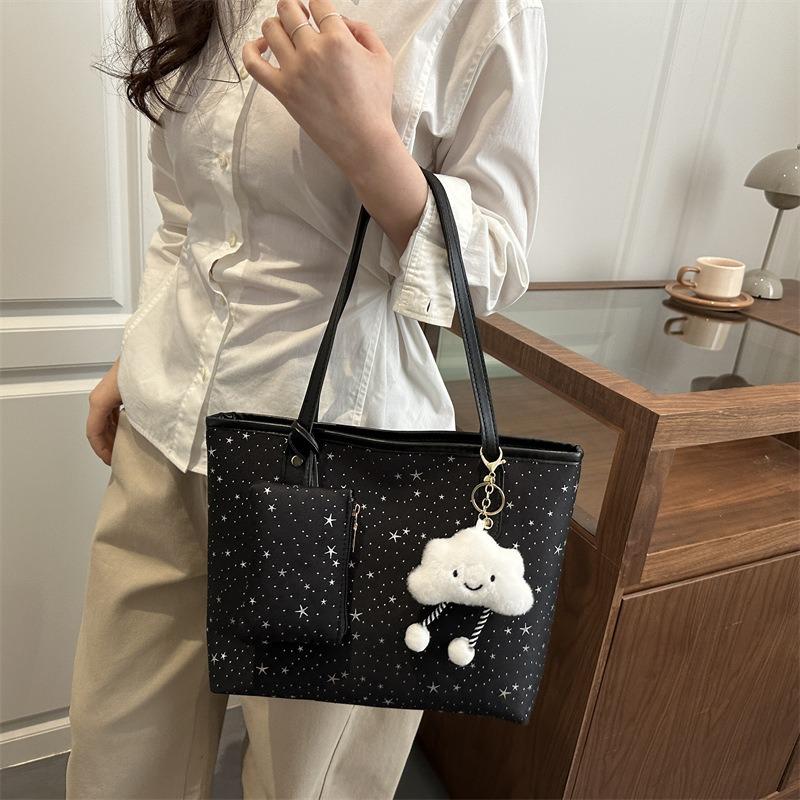 Spring new largecapacity tote bag, commuting to work, shoulder underarm bag, trendy tote bag