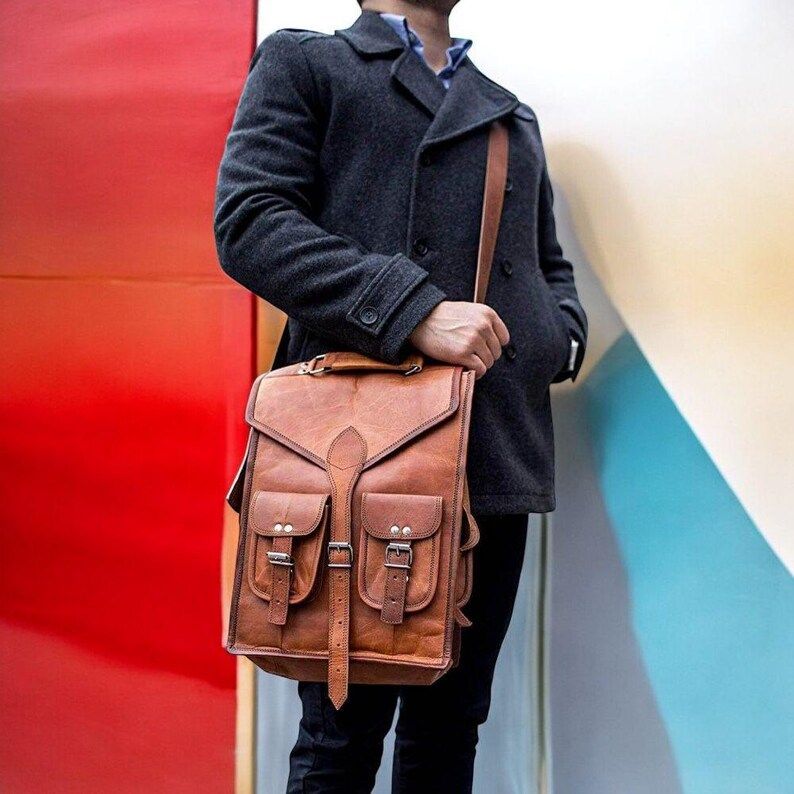 

Кожаный рюкзак для мужчин, Персонализированная сумка через плечо, Подарок шаферу, Дорожная сумка-мессенджер, Подарок на возвращение в школу для него или для нее 16 x 12 x5 in