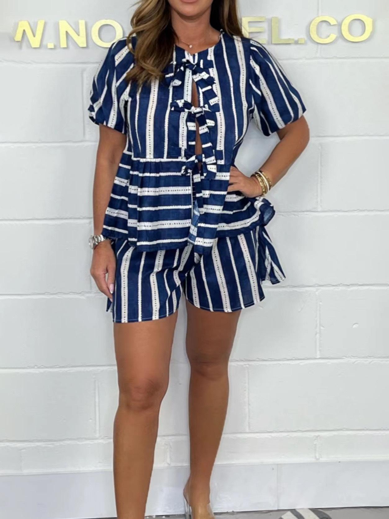 

Lapel Lace-Up Short-Sleeve Shirt & Shorts Set - Casual Slimming Two-Piece for Vacation Style M темно-синий