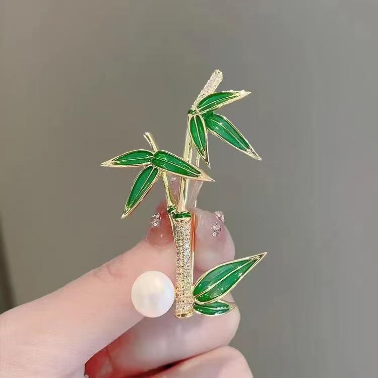 Elegant Chinese Bamboo and Pearl Brooch for Women - Stylish High-end Fashion Accessory