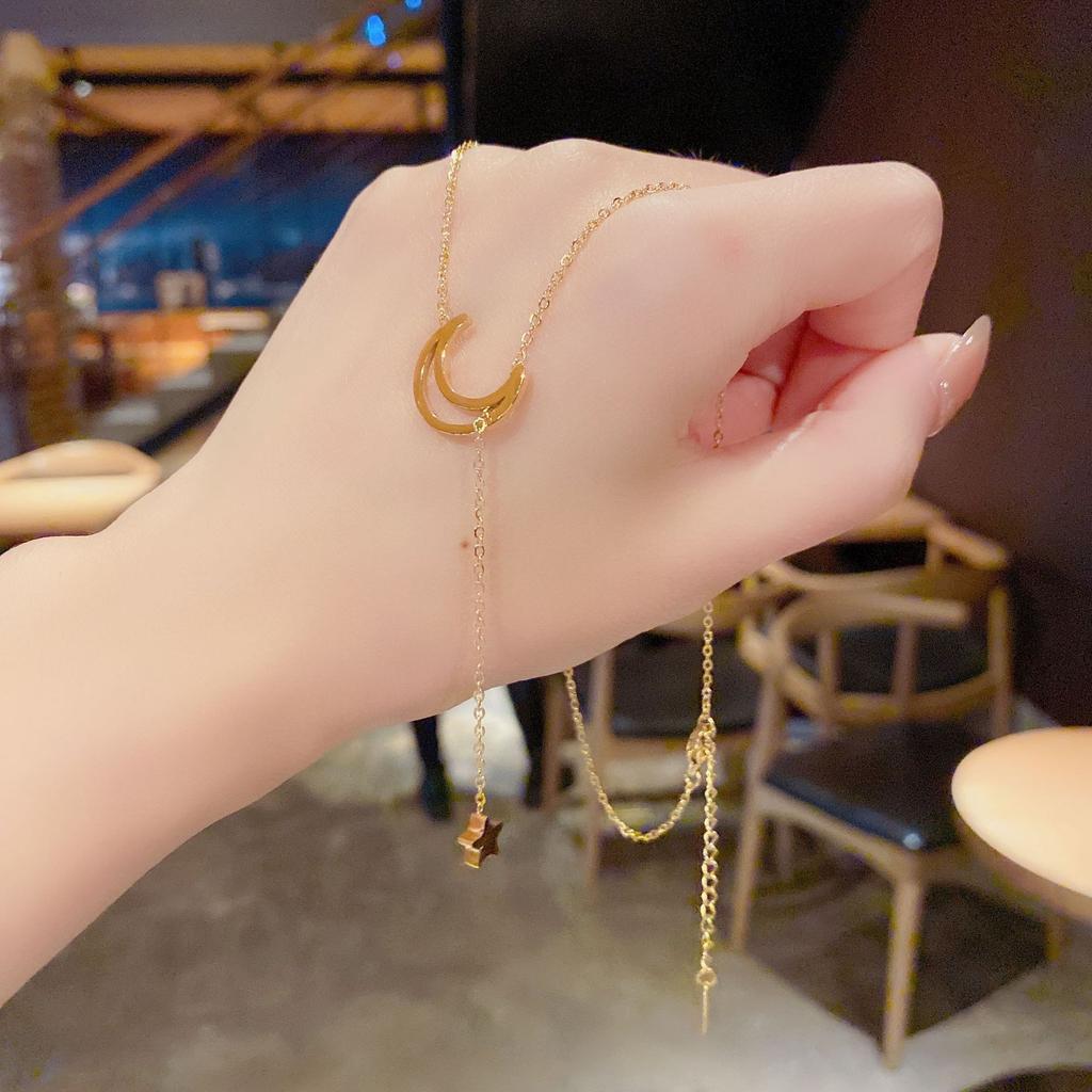 Niche design sense does not fade clavicle chain new fashion simple neck chain Japanese and Korean all-match light luxury titanium steel necklace women