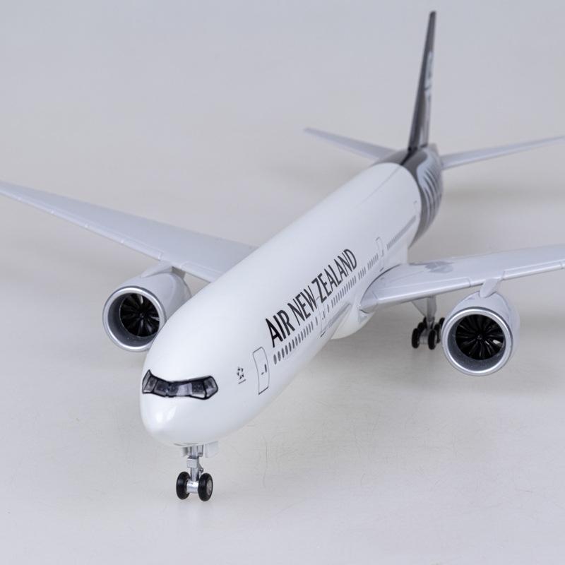 Airplanes Decoration Large 1:157 Scale Model Airplane New Zealand B777 Plane Models Diecast Aircraft with LED Light for Collect