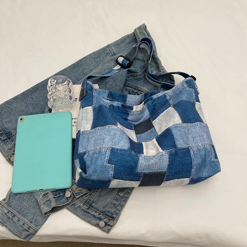 A Denim Style Plaid Fabric Material Casual Shoulder Bag, Can Be Crossbody, Large Capacity, Fashion Casual Popular