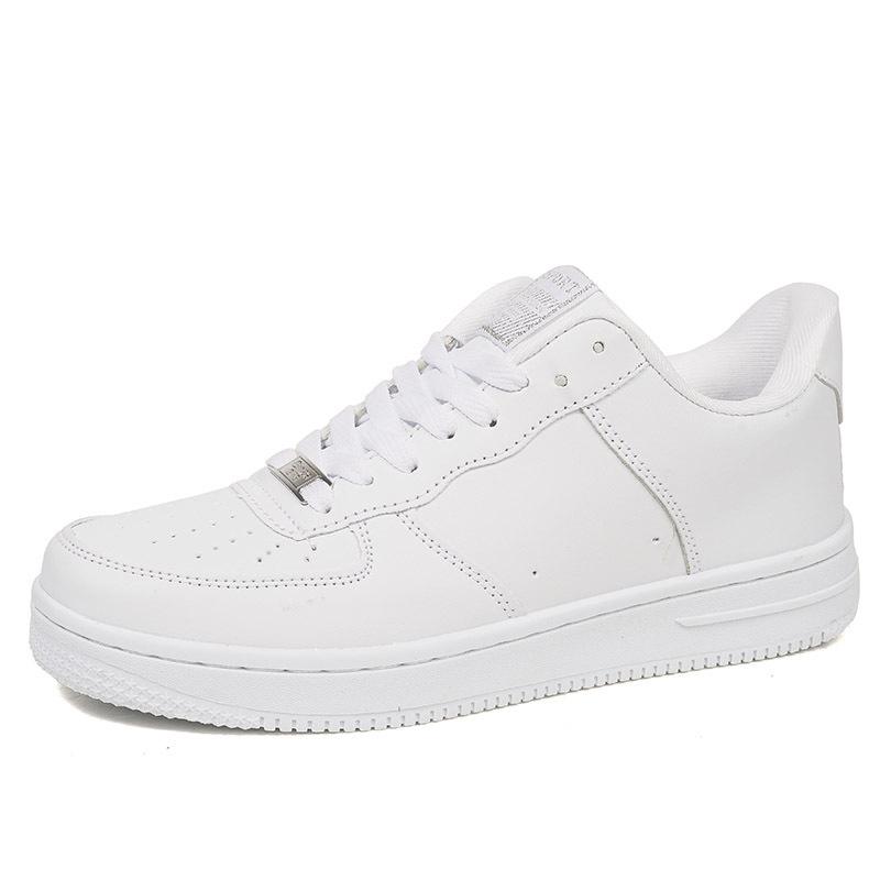 Herrenschuhe sind modisch, atmungsaktiv, leicht und bequem, klassische kleine weiße Schuhe, Frühjahrsschuhe.