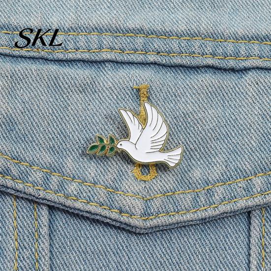 Sophisticated Lapel Pin Brooch Pin, Pigeon Olive Branch Design Metal Backpack Decorative Badge for School Bag Clothes Accessories Peace