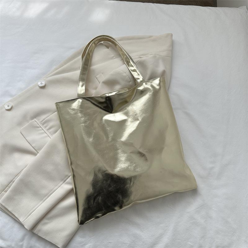 

2024 летняя новая модная простая сумка через плечо повседневная трендовая сумка большой вместимости простая модная сумка-тоут золотой