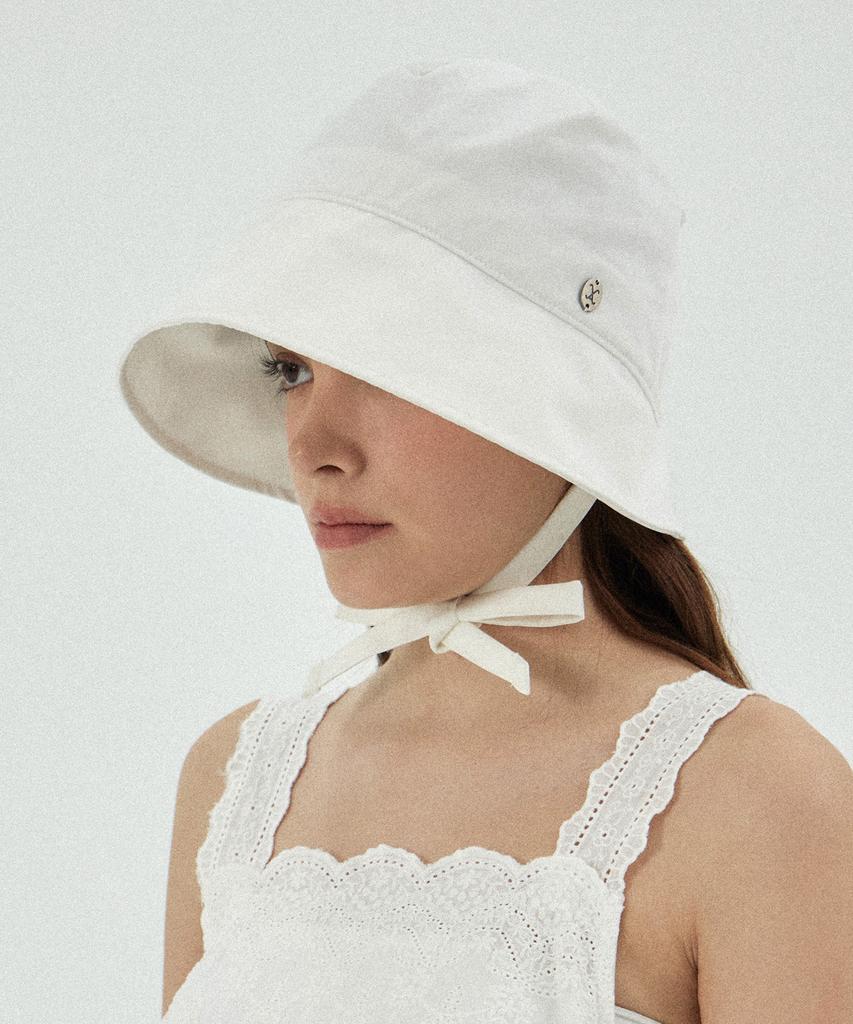 Bajal Va Curved Oval Metal Bonnet Hat White