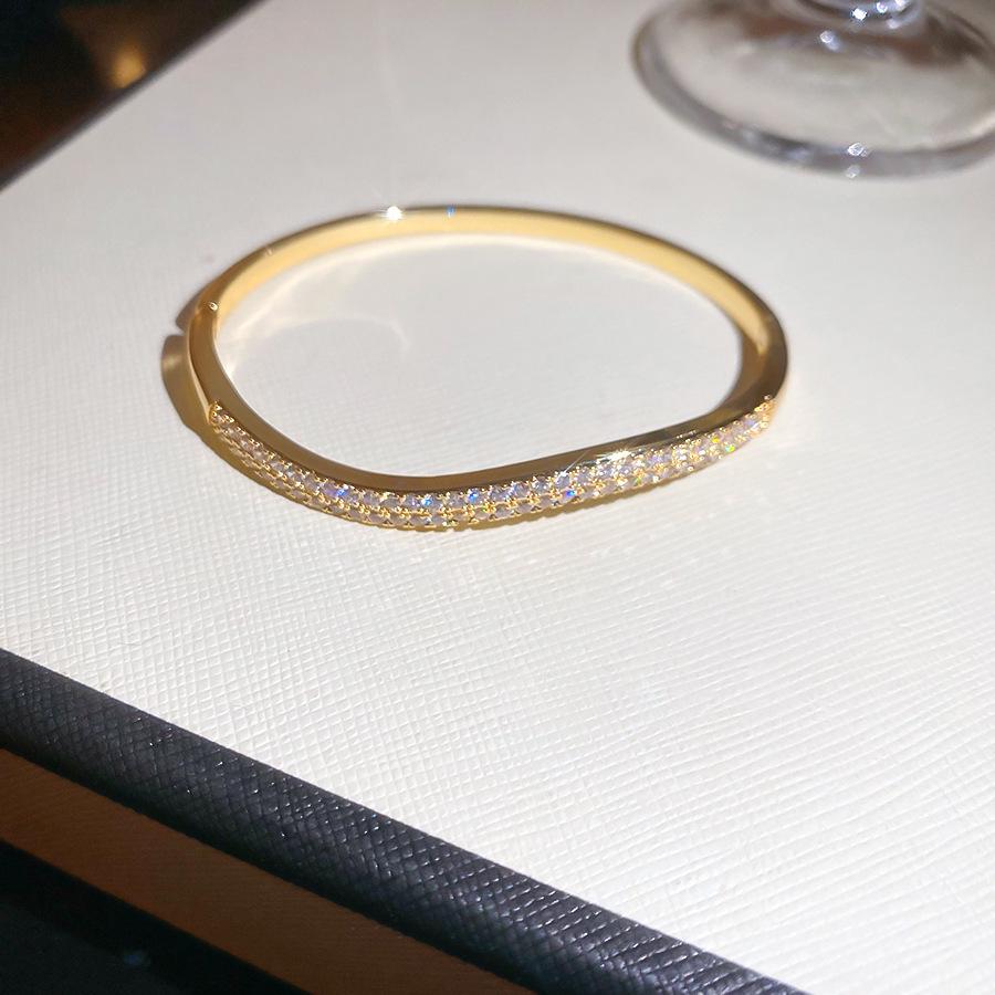 Elegant Geometric Rhinestone Zircon Buckle Bracelet: A Versatile and Luxurious Accessory for Women