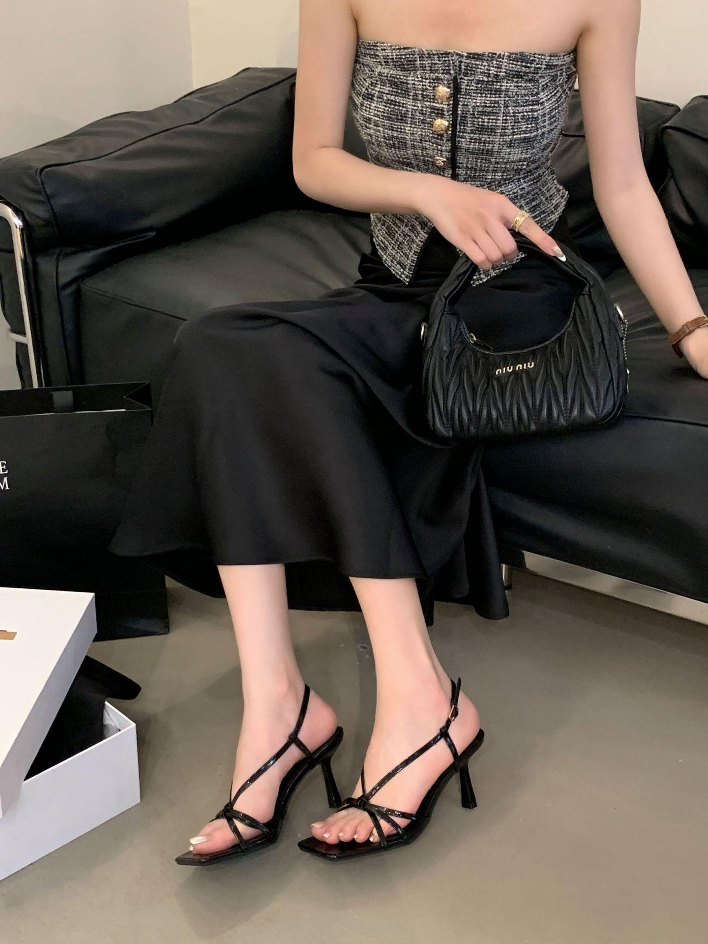 

Black thin strap open-toed Roman sandals women s spring and summer 2025 new versatile square head thin heel one-word cool slippers 34