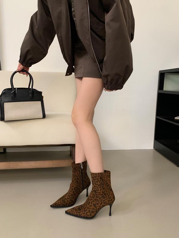 

Короткие сапоги на высоком каблуке, универсальные осенью и зимой, остроносые лакированные ретро тонкие сапоги, коричневые короткие сапоги на тонком каблуке 39 цветной печати леопарда