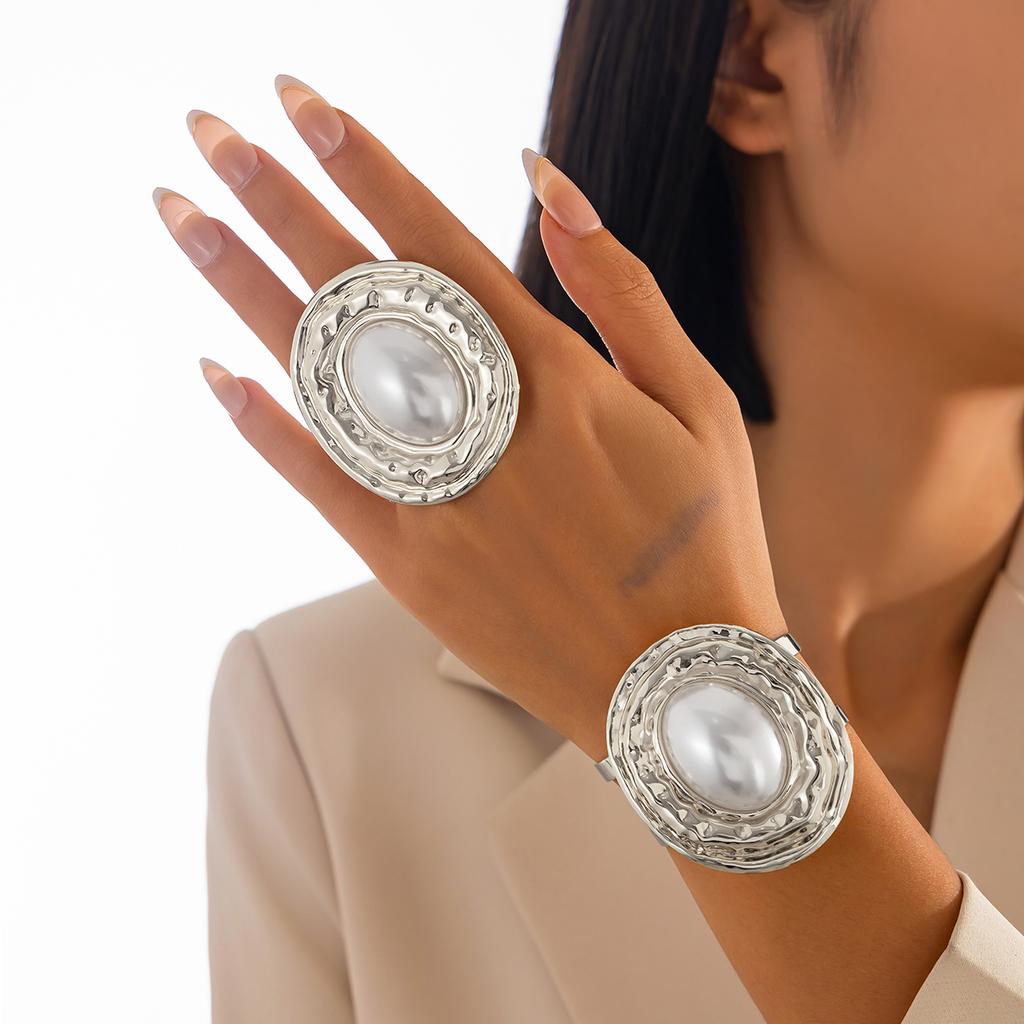 Ingemark 2Pcs/Set Exaggerated Circle Chunky Adjustable Open Cuff Bangles Imitation Pearl Rings for Women Grunge Jewelry Set Gift