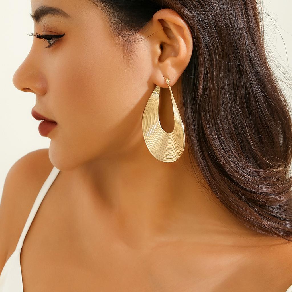 Exaggerated Retro Geometric Curved Striped Stud Earrings, Niche Design Metal Personalized Earrings