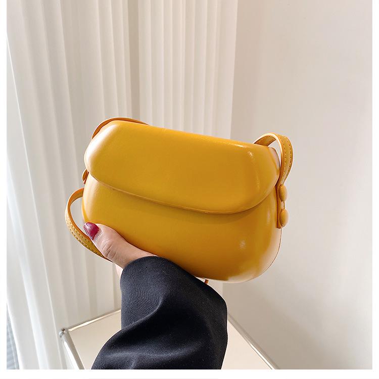 Korean Retro Saddle Bag 2022: Summer Single Shoulder & Crossbody Bag, Fashionable & Versatile Ladies Mobile Phone Accessory