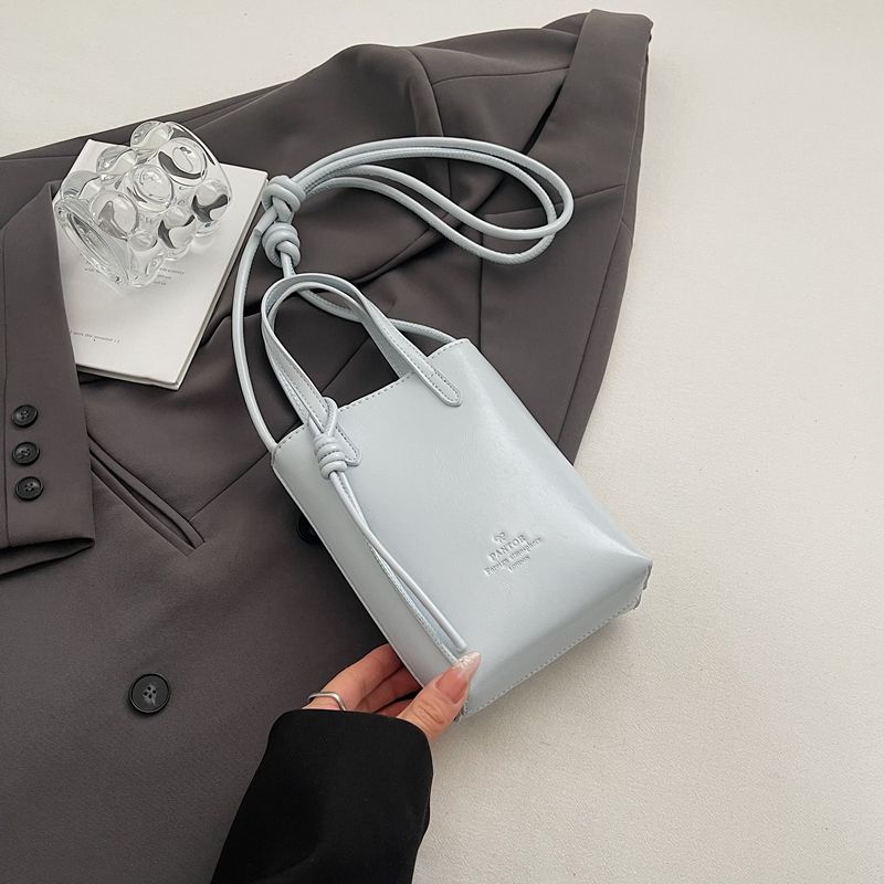 

Women s Small Carrying Bag Bags for Going out 2025 New Popular Casual Red Shoulder Bag Fashion Silver Shoulder Mobile Phone Bag Blue