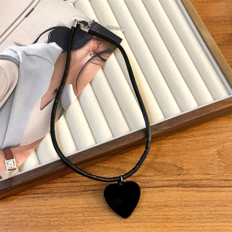 Elegant Heart Pendant Necklace Delicate Charm Necklace Flocking Texture Office Lady Necklace for Casual or Party Wear