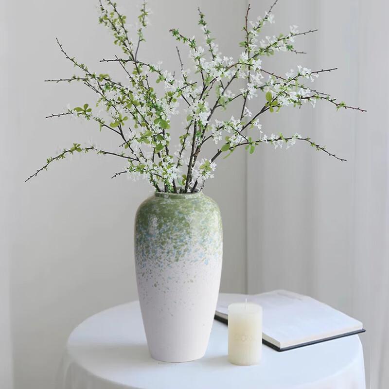 Элегантные керамические декоративные вазы