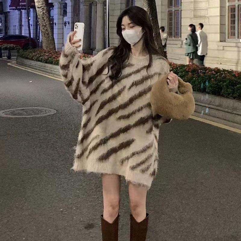 Κορεάτικο ζεστό πουλόβερ Λεοπάρ στάμπα πανωφόρι για φθινόπωρο και χειμώνα, χαλαρό, μαλακό, κολλώδες πουλόβερ μεσαίου μήκους Γυναικείο