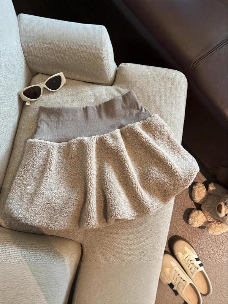 Sweet Style Elastic Waist Slim-Fit Faux Lamb Wool Skirt for Women - Autumn/Winter Short Skirt