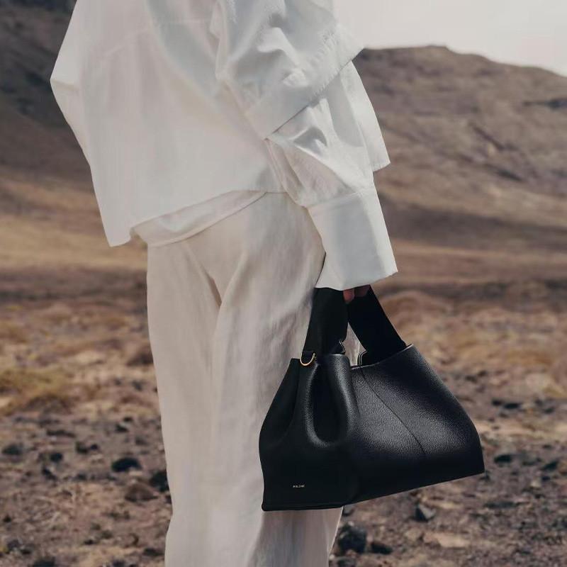 Simple Solid Color Cloud Shaped Pu Leather Women Casual Shoulder Bag For Daily